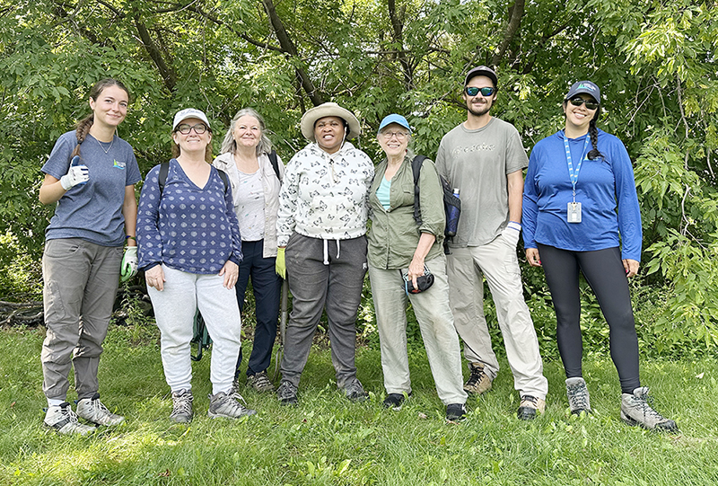 RVCA staff and local volunteers gather for a removal session