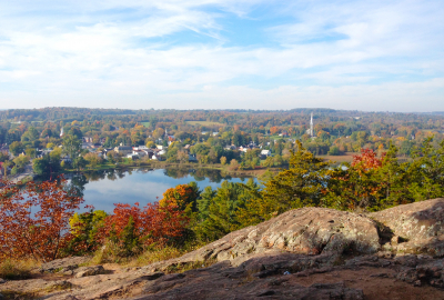 Plan ahead to avoid fall colour crowds at Foley Mountain